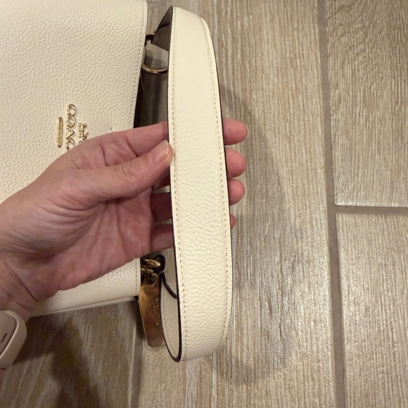 Coach Town Bucket Bag Cream Polished Pebble Leather Gold Hardware NWOT - Picture 6 of 9
